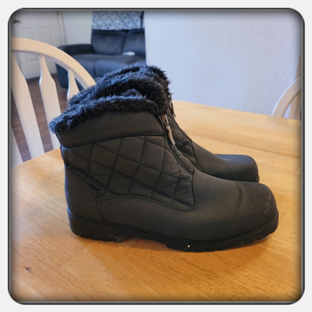Woman's Black Sporto Boots Size 9M